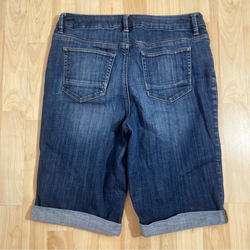 Chicos The So Slimming Girlfriend Short Medium Wash Bermuda Shorts Size 0.5/6 - Picture 7 of 7